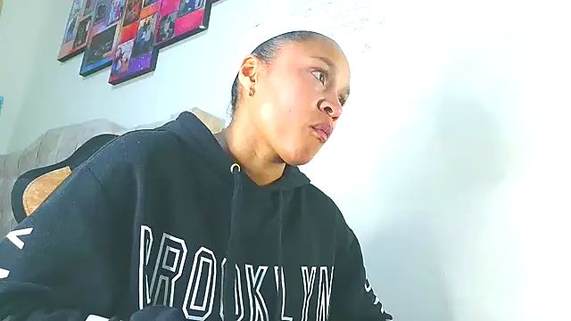 Snapshot of Samary_thomas chatting on 10-23-25, 01:05 Samary thomas online show from 10-23-25, 01:05