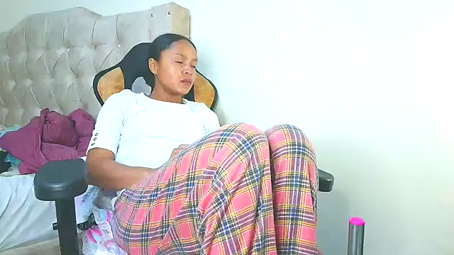 Snapshot of Samary_thomas chatting on 10-25-25, 11:32 Samary thomas online show from 10-25-25, 11:32