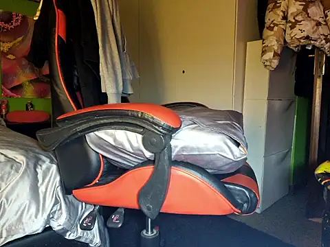 MASTERBULLY online show from 11-29-25, 01:41