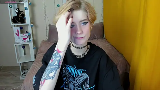 Snapshot of Angel_Jules chatting on 01-15-25, 01:12 Angel Jules online show from 01-15-25, 01:12