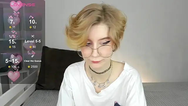 Snapshot of Angel_Jules chatting on 02-24-25, 11:10 Angel Jules online show from 02-24-25, 11:10