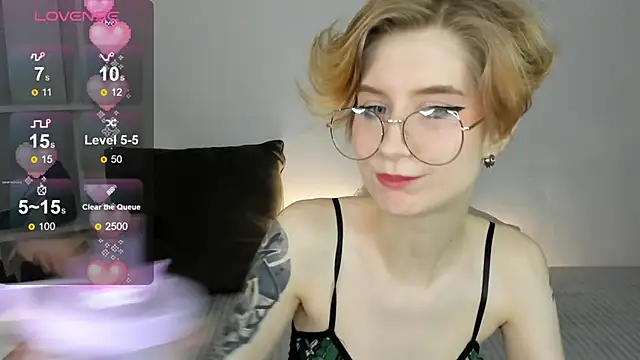 Snapshot of Angel_Jules chatting on 02-25-25, 04:14 Angel Jules online show from 02-25-25, 04:14