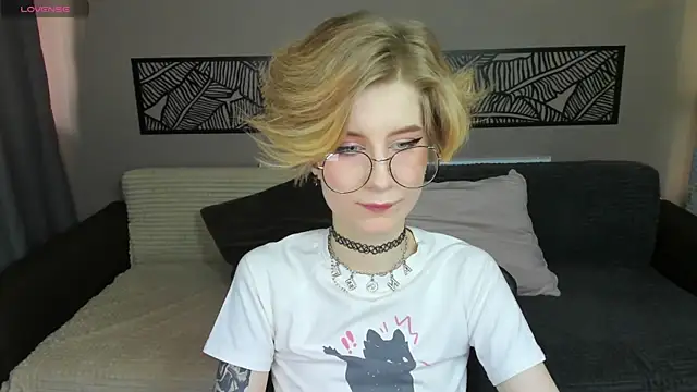 Snapshot of Angel_Jules chatting on 03-20-25, 12:51 Angel Jules online show from 03-20-25, 12:51