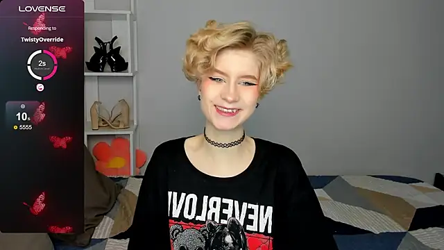 Snapshot of Angel_Jules chatting on 09-29-25, 01:00 Angel Jules online show from 09-29-25, 01:00