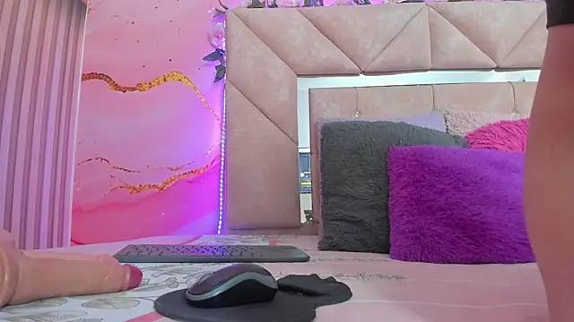 Snapshot of Taylor__cooper chatting on 11-26-25, 06:53 Taylor cooper online show from 11-26-25, 06:53