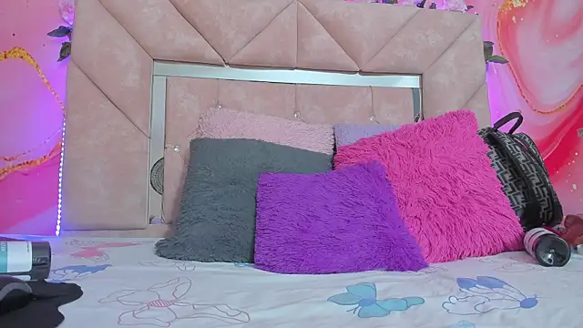 Snapshot of Taylor__cooper chatting on 11-29-25, 06:33 Taylor cooper online show from 11-29-25, 06:33