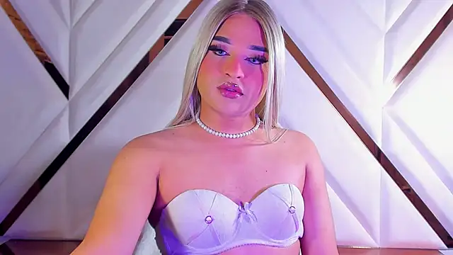 Snapshot of Elody_Preysler69 chatting on 03-18-25, 04:15 Elody Preysler69 online show from 03-18-25, 04:15