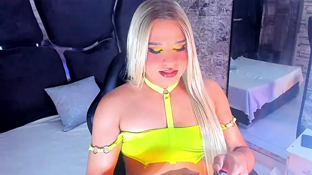 Snapshot of Elody_Preysler69 chatting on 10-10-25, 04:55 Elody Preysler69 online show from 10-10-25, 04:55