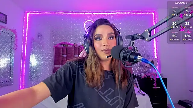 Snapshot of KylieVictoria chatting on 01-26-25, 04:41 KylieVictoria online show from 01-26-25, 04:41