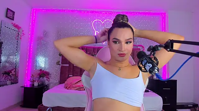 Snapshot of KylieVictoria chatting on 03-12-25, 04:51 KylieVictoria online show from 03-12-25, 04:51