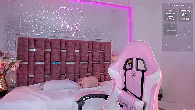 Snapshot of KylieVictoria chatting on 09-19-25, 04:47 KylieVictoria online show from 09-19-25, 04:47