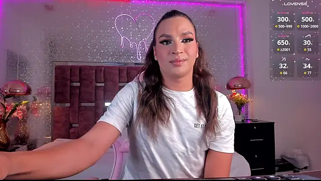 Snapshot of KylieVictoria chatting on 09-26-25, 04:27 KylieVictoria online show from 09-26-25, 04:27