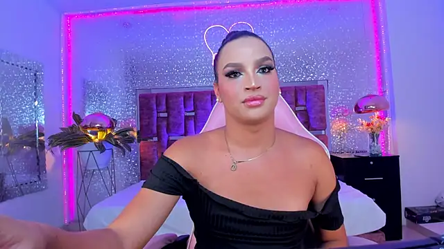 Snapshot of KylieVictoria chatting on 10-10-25, 04:55 KylieVictoria online show from 10-10-25, 04:55