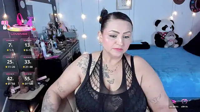 Ivonnee   online show from 11-08-25, 03:39