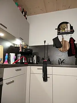 Izzy Inked online show from 11-10-25, 02:49