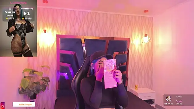 Alahia Dangelo online show from 12-19-25, 06:04