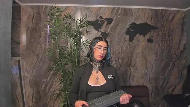 Alahia Dangelo online show from 04-23-26, 05:15