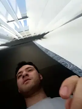 Snapshot of Vanillamexican chatting on 11-26-25, 06:31 Vanillamexican online show from 11-26-25, 06:31