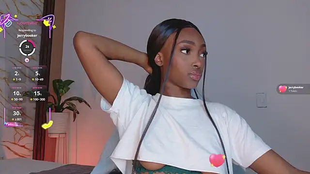 Snapshot of ahvi_ebony chatting on 06-10-26, 02:05 ahvi ebony online show from 06-10-26, 02:05