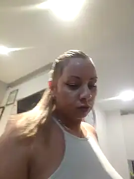 Snapshot of Sparkle2206 chatting on 10-16-25, 08:32 Sparkle2206 online show from 10-16-25, 08:32