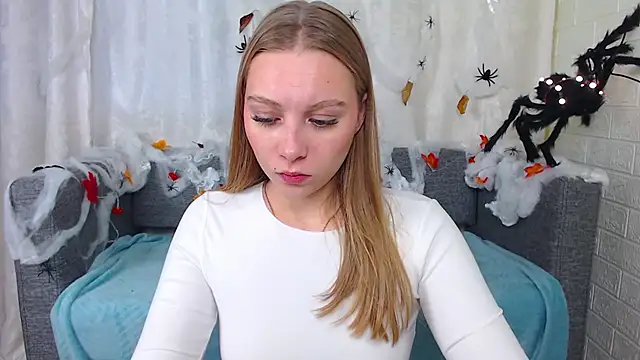 bellaa love  online show from 10-13-25, 01:27