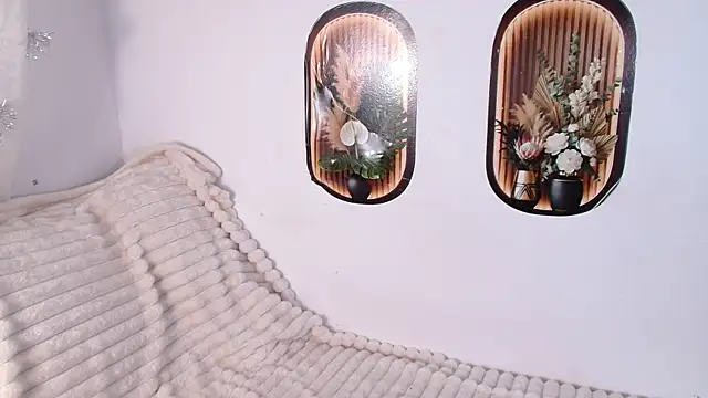 Snapshot of bellaa_love_ chatting on 04-29-26, 12:27 bellaa love online show from 04-29-26, 12:27