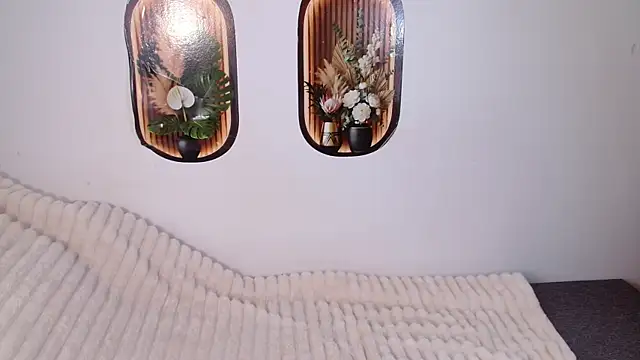 Snapshot of bellaa_love_ chatting on 05-18-26, 01:13 bellaa love online show from 05-18-26, 01:13