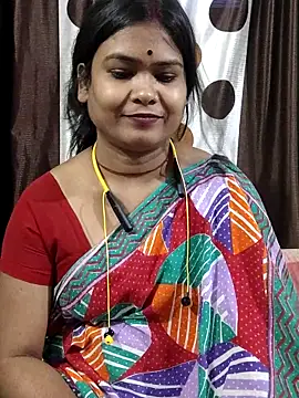 Snapshot of yoursweety09 chatting on 05-08-26, 02:06 yoursweety09 online show from 05-08-26, 02:06