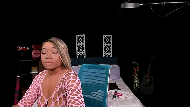 Snapshot of NinaRiveraXO chatting on 10-04-25, 01:36 NinaRiveraXO online show from 10-04-25, 01:36