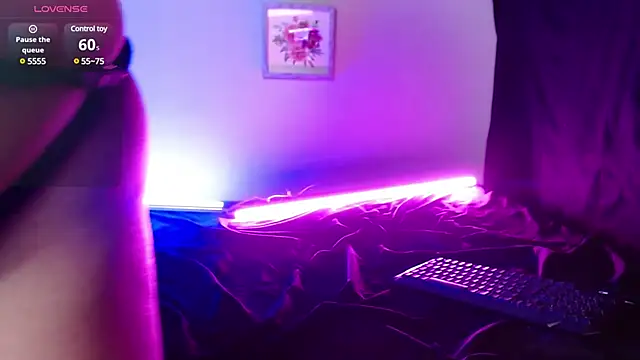 Snapshot of aliciarobinsXXX chatting on 03-04-25, 01:34 aliciarobinsXXX online show from 03-04-25, 01:34