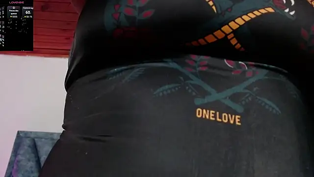 Snapshot of aliciarobinsXXX chatting on 09-18-25, 01:51 aliciarobinsXXX online show from 09-18-25, 01:51