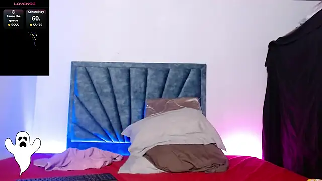 Snapshot of aliciarobinsXXX chatting on 10-09-25, 08:29 aliciarobinsXXX online show from 10-09-25, 08:29