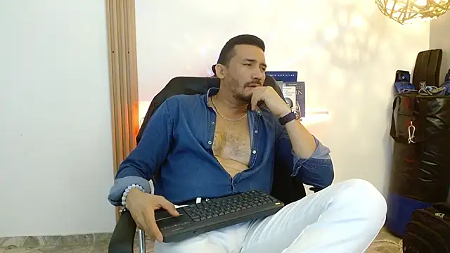 Reiko 85  online show from 11-14-25, 02:49