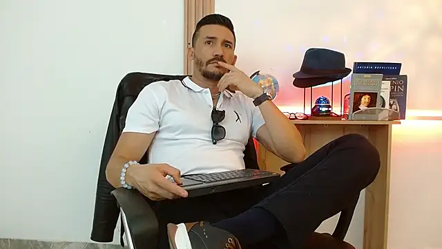 Reiko 85  online show from 11-29-25, 07:28