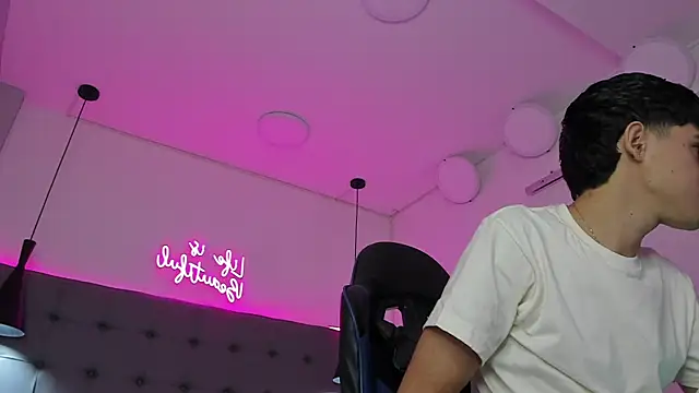 Dyla n18 online show from 04-04-26, 02:25