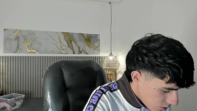 Dyla n18 online show from 04-27-26, 09:02