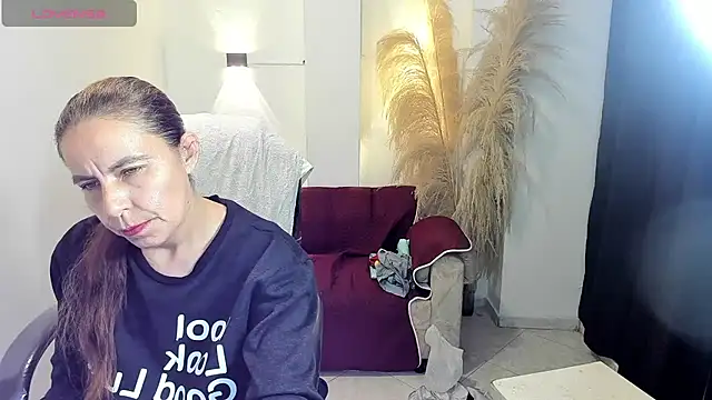 Snapshot of Milf_karlye chatting on 06-09-26, 04:35 Milf karlye online show from 06-09-26, 04:35