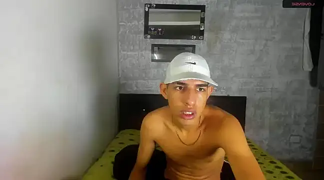 Snapshot of agustin_thelondon chatting on 12-20-24, 05:29 agustin thelondon online show from 12-20-24, 05:29