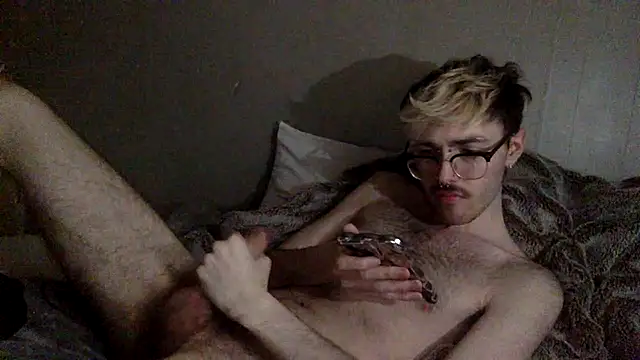 Snapshot of hairynhorny992 chatting on 03-17-25, 05:05 hairynhorny992 online show from 03-17-25, 05:05