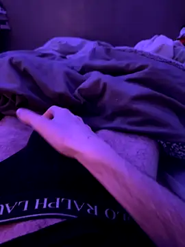 Snapshot of hairynhorny992 chatting on 12-14-25, 06:19 hairynhorny992 online show from 12-14-25, 06:19