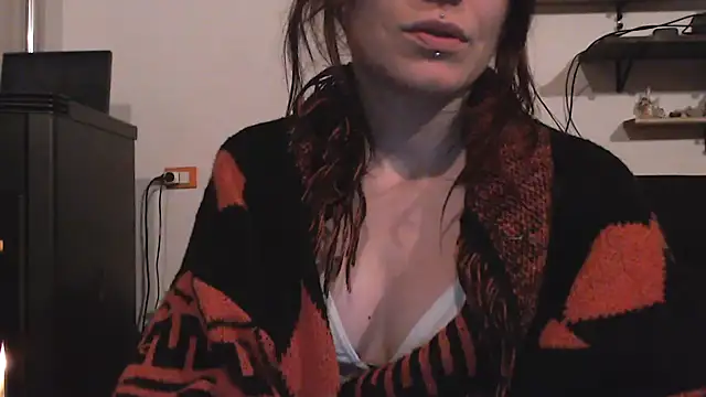 Snapshot of complicata_mente chatting on 12-16-24, 10:13 complicata mente online show from 12-16-24, 10:13