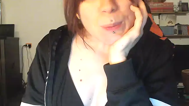 Snapshot of complicata_mente chatting on 12-28-24, 09:19 complicata mente online show from 12-28-24, 09:19