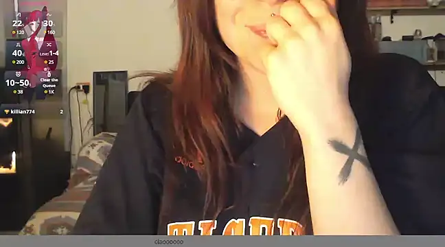 Snapshot of complicata_mente chatting on 01-09-25, 08:22 complicata mente online show from 01-09-25, 08:22