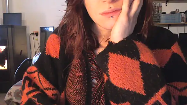 Snapshot of complicata_mente chatting on 01-11-25, 11:23 complicata mente online show from 01-11-25, 11:23