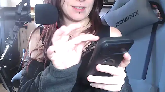 Snapshot of complicata_mente chatting on 02-04-25, 10:54 complicata mente online show from 02-04-25, 10:54