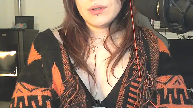 Snapshot of complicata_mente chatting on 03-06-25, 10:36 complicata mente online show from 03-06-25, 10:36