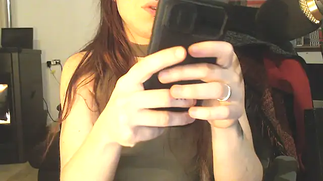 Snapshot of complicata_mente chatting on 03-19-25, 06:01 complicata mente online show from 03-19-25, 06:01