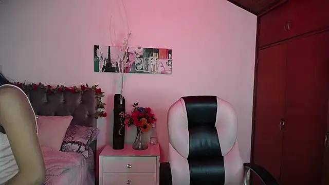 Snapshot of Kitty_Pam chatting on 12-31-24, 06:35 Kitty Pam online show from 12-31-24, 06:35