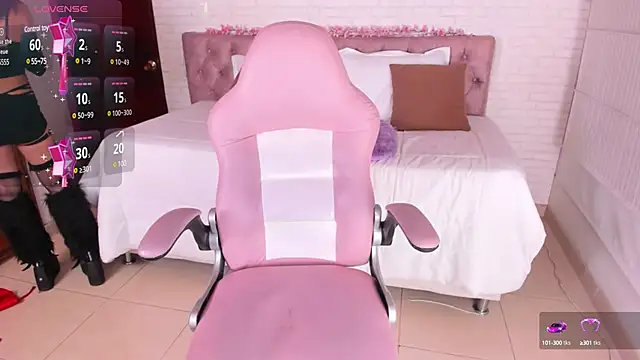 Snapshot of Kitty_Pam chatting on 01-10-25, 10:57 Kitty Pam online show from 01-10-25, 10:57