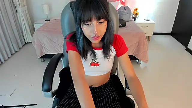 Snapshot of Kitty_Pam chatting on 02-13-25, 03:29 Kitty Pam online show from 02-13-25, 03:29